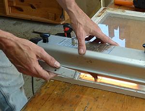 Avlägsna kitt med hjälp av kittlampan